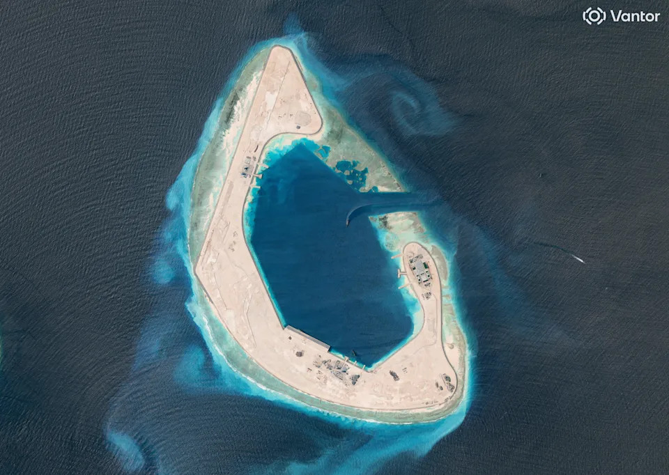 Kina Podigla Ogroman Veštački Otok na Antelope Reefu — Nova Faza Militarizacije Južnog Kineskog Mora