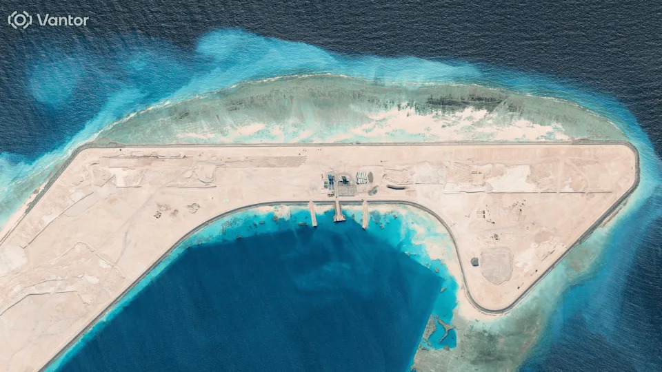 Kina Podigla Ogroman Veštački Otok na Antelope Reefu — Nova Faza Militarizacije Južnog Kineskog Mora
