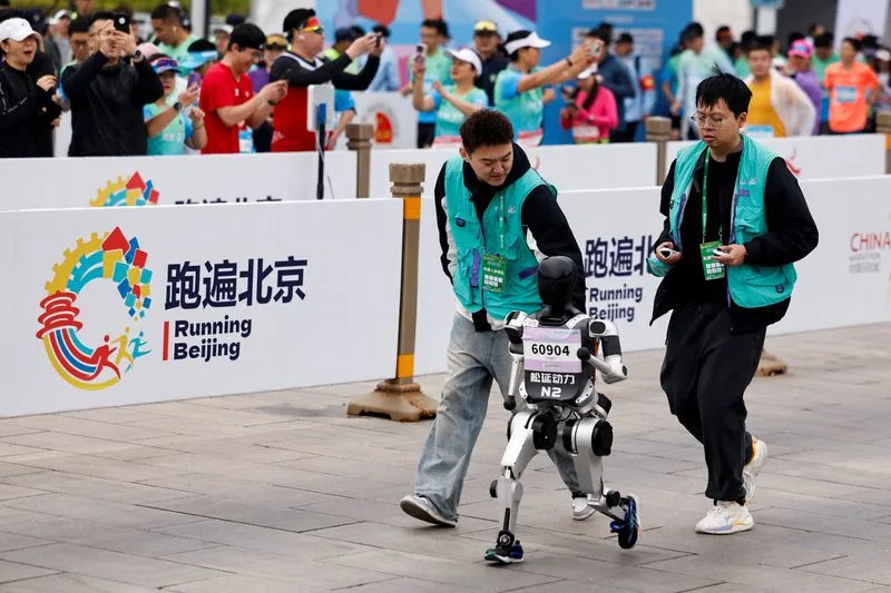Od univerzitetskog projekta do „Robotskih olimpijskih igara“: Decenija kineskih igara robota