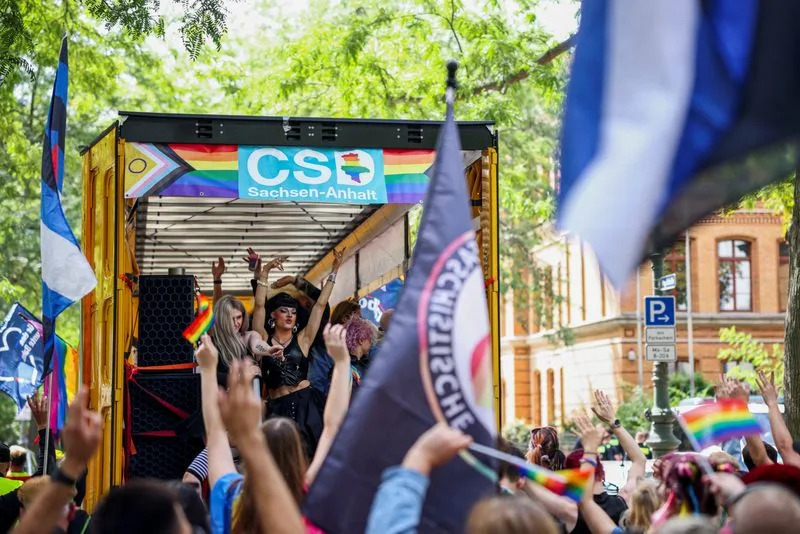 „Glasajte za ljubav“: Prajd u Magdeburgu ističe otpornost LGBT zajednice pred rastom AfD