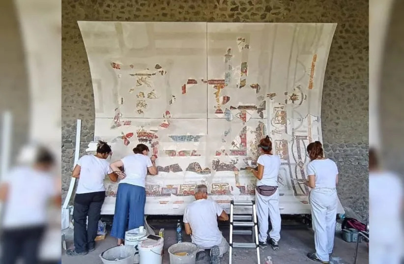 Ponovo Otkriven Venčani Prizor: Delimično Rekonstruisana Freska Dionisa i Ariadne Iz Pompeje