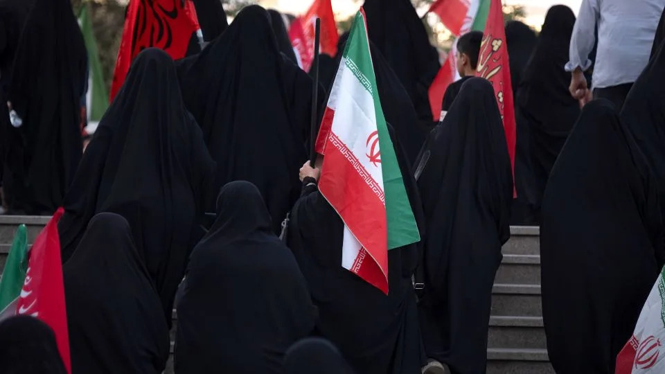 Iranke Otvoreno Prkose Pritiscima Za Povratak Strožeg Hidžab Režima