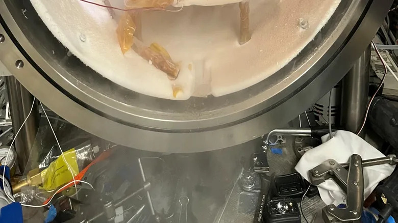 Marsovi „paukovi“ ponovo stvoreni u laboratoriji — kako CO2 led i niska atmosfera oblikuju kanale