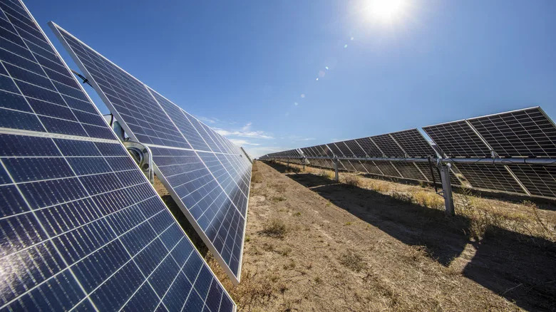 Saharska Prašina Ugrožava Solarne Farme na Mediteranu — Šta To Znači Za Evropu