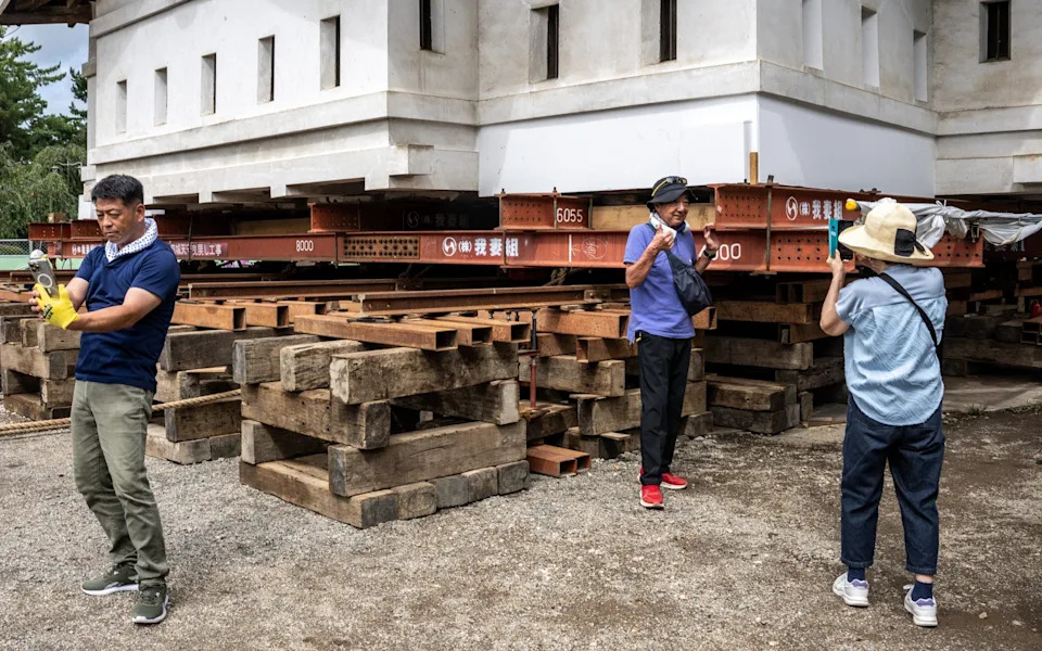 Dvorac Hirosaki Težak 360 Tona Povučen Rukama: 1 800 Volontera Primijenilo Tradicionalnu Tehniku Hikiya