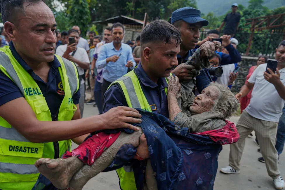 Porodica iz Ričmonda Molí Za Pomoć — Četvoro Rođaka Nestalo Kad Je Bujična Poplava Odnela Hotel Na Granici Nepal–Kina