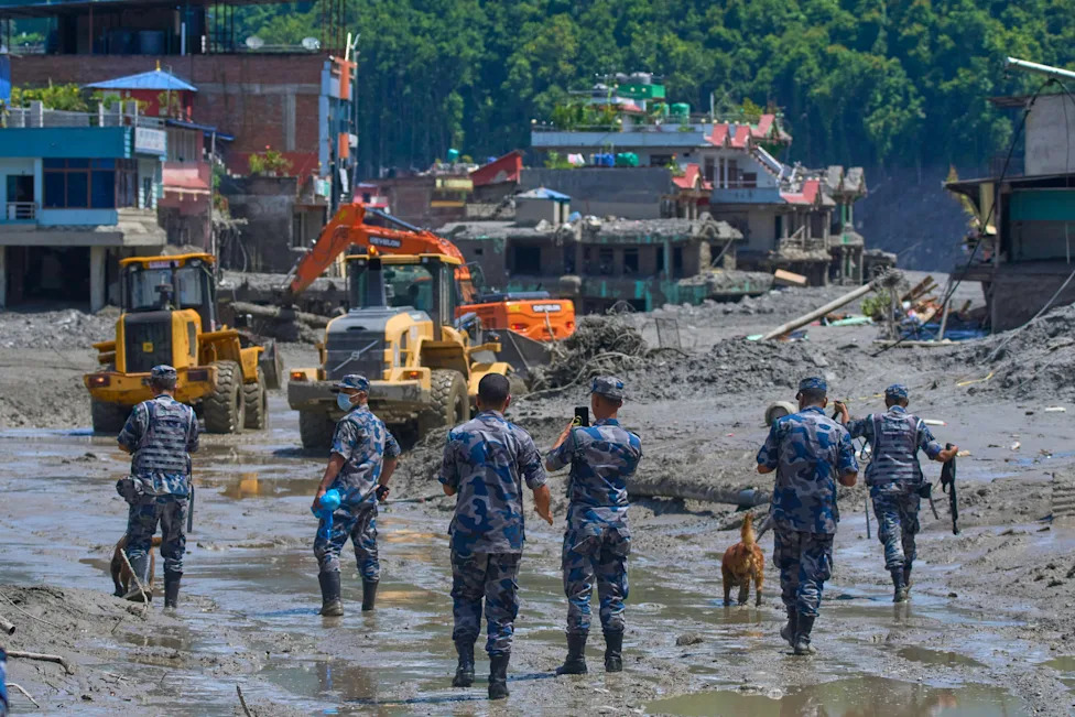 Porodica iz Ričmonda Molí Za Pomoć — Četvoro Rođaka Nestalo Kad Je Bujična Poplava Odnela Hotel Na Granici Nepal–Kina
