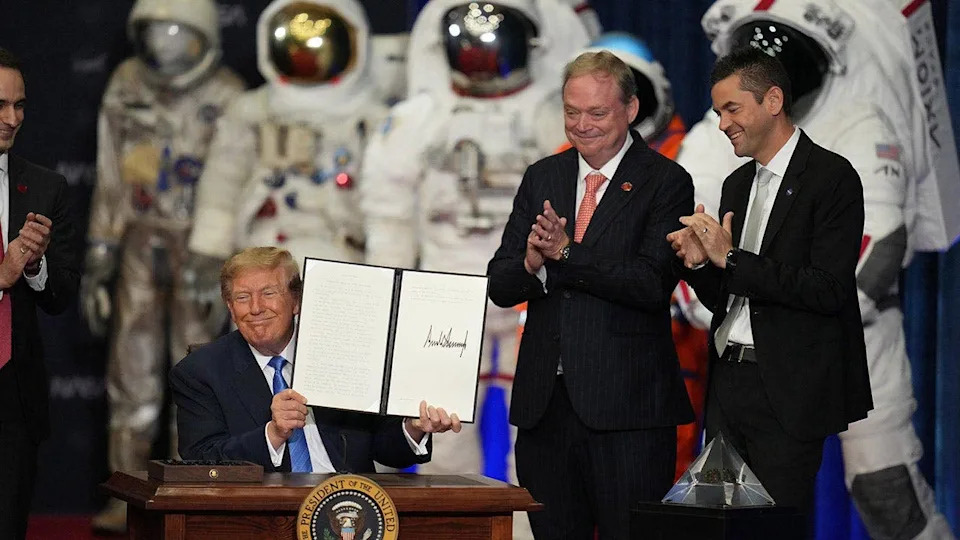 Trump Pozvao Posadu ISS Iz Hjustona, Pohvalio 'Svemirske Pionire' i Ponudio Vreme u Ovalnoj Kancelariji