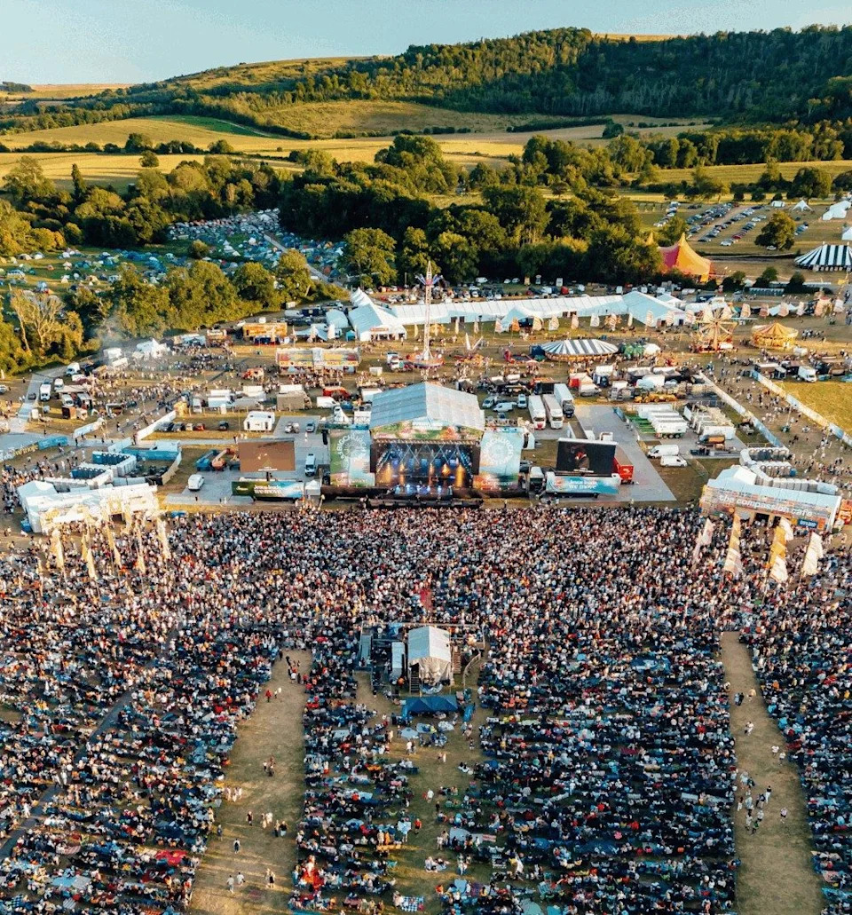 Tragedija na Big Church Festivalu: Muškarac (41) poginuo kada se veliki znak srušio, festival otkazan