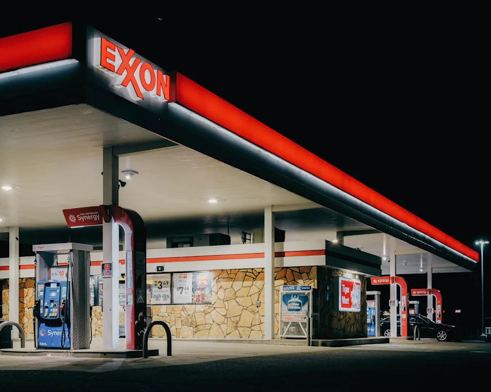 Dok Kolorado Gori: Pred Vrhovnim Sudom Tužba Protiv Exxon Mobil I Suncor — Da Li Će Naftaši Plaćati Štetu?