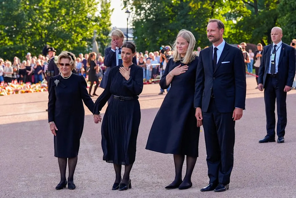 Kralj Haakon VIII Položio Zakletvu, A Kraljica Mette‑Marit Hospitalizovana Posle Komplikacija