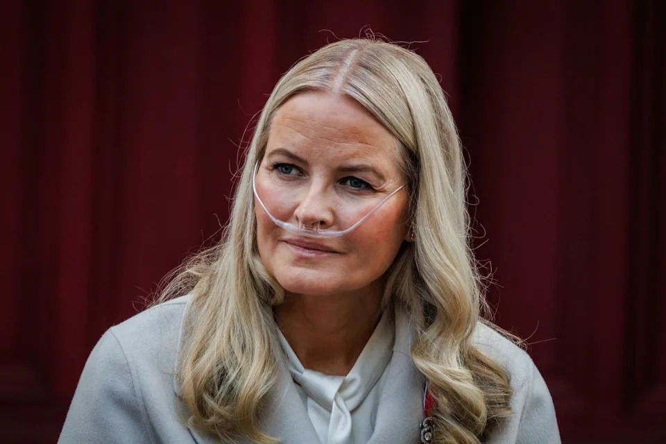 Kralj Haakon VIII Položio Zakletvu, A Kraljica Mette‑Marit Hospitalizovana Posle Komplikacija
