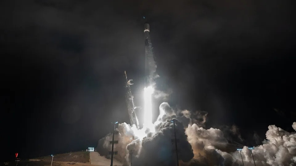 SpaceX Lansirao 27 Starlink Satelita — Booster 1063 Na 35. Letu I Uspešno Sleteo