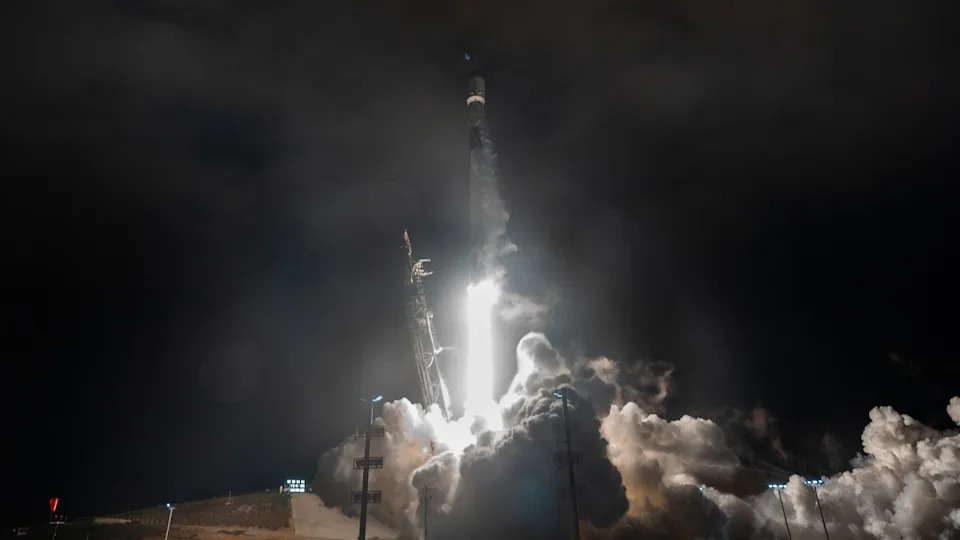 SpaceX Lansirao 27 Starlink Satelita — Booster 1063 Na 35. Letu I Uspešno Sleteo