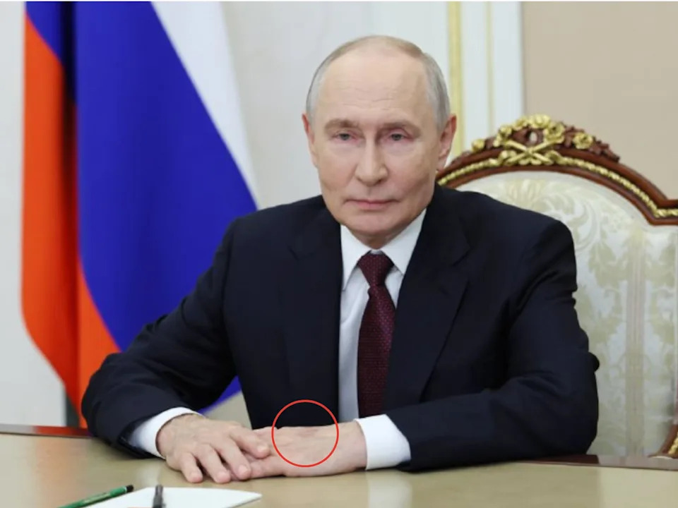 Putin (73) Napravio Neprijatan Propust Na Ribarskom Brodu — Interfon Je Bio Jednokraki
