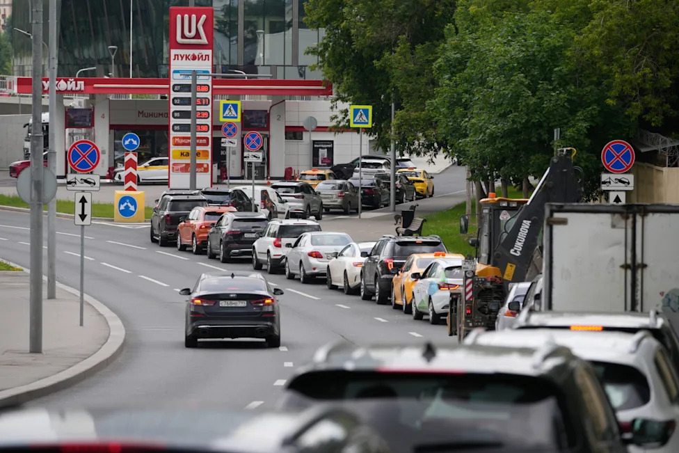 Leto nemira u Rusiji: horde dronova, požari u rafinerijama i redovi za gorivo pred parlamentarne izbore