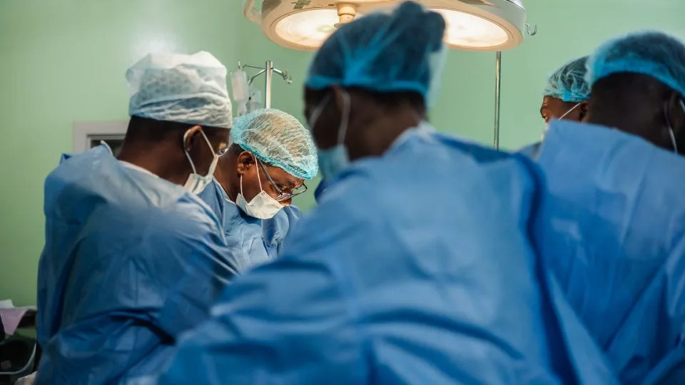 „Ne ignorišite znakove upozorenja“: Kako program u Nigeriji otkriva rane slučajeve raka debelog creva i nudi praktična rešenja