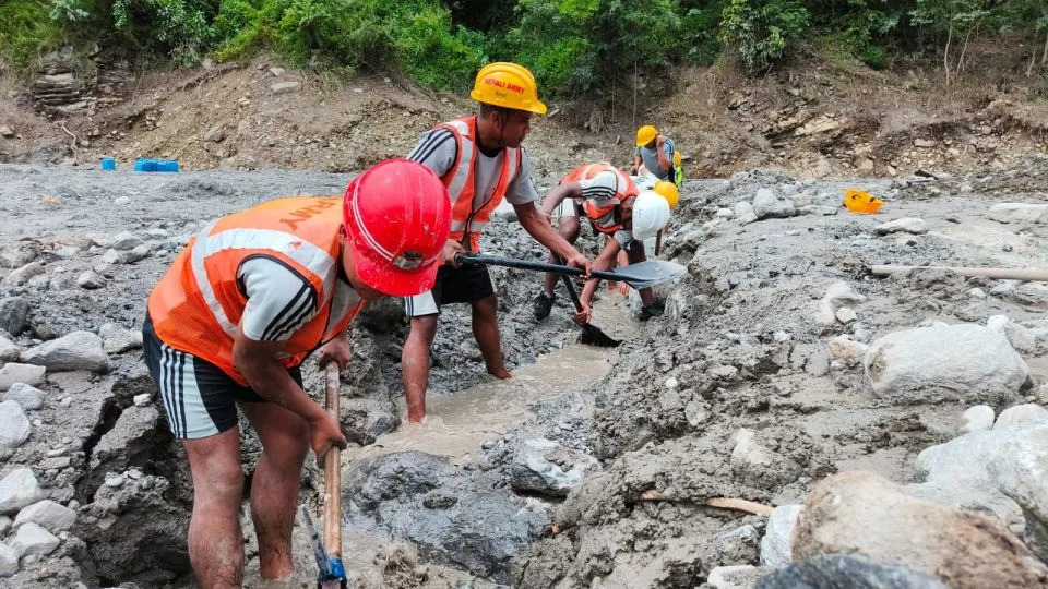 Drama u Nepalu: Dva Radnika Spasena Iz Tunela Trishuli 3A, Spasioci Čuju Glasove