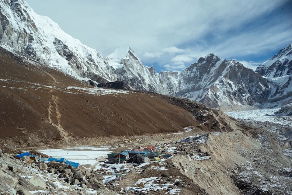 Mokraća planinara topi stotine tona leda na Everestu: studija otkriva 155 tona uticaja