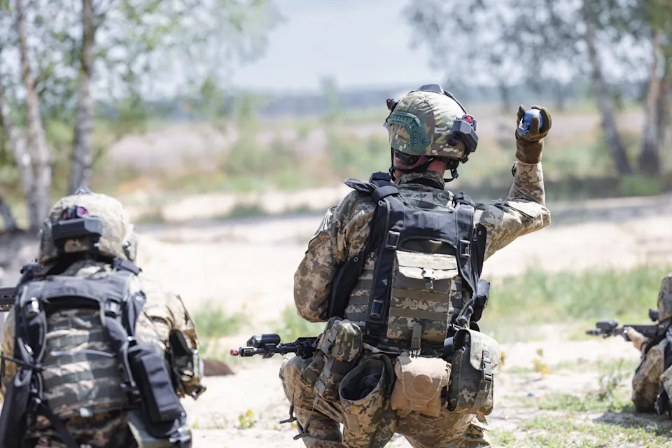 Ukrajinska snalažljivost na bojištu menja obuku: NATO instruktori popunjavaju praznine u osnovnim veštinama