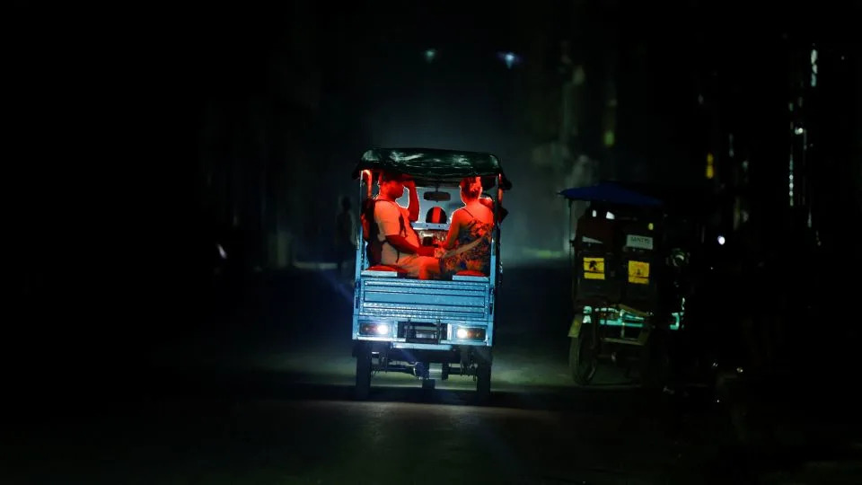 How Cubans Are Turning DIY Ingenuity Into Power: From Solar Tricycles to Charcoal-Pasteurized Milk