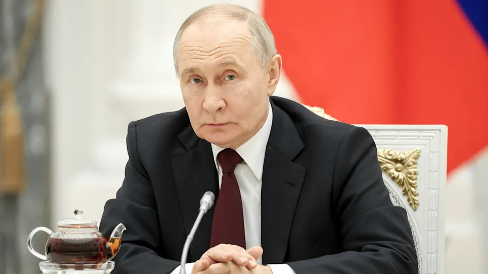 Kijev Zadirkivao Putina: Witkoff i Kushner Dobili Majice Sa Natpisom 