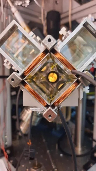 Prvi tragovi Ajnštajnove teorije u kvantnom svetu: gravitacija utiče na fazu kvantnog talasa