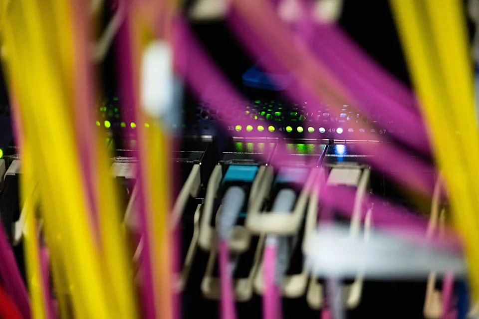 UN Upozorava: Brzi Rast AI Data Centara Preti Stabilnosti Elektroenergetskih Mreža