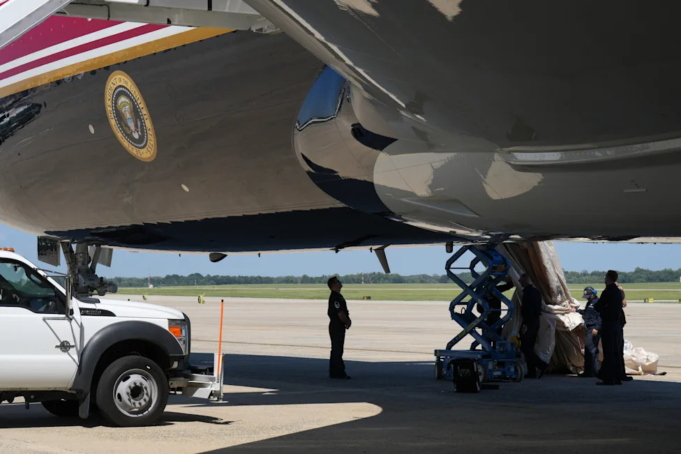 Trump’s Air Force One Briefly Delayed After Emergency Slide Deploys on Qatar-Gifted Jet