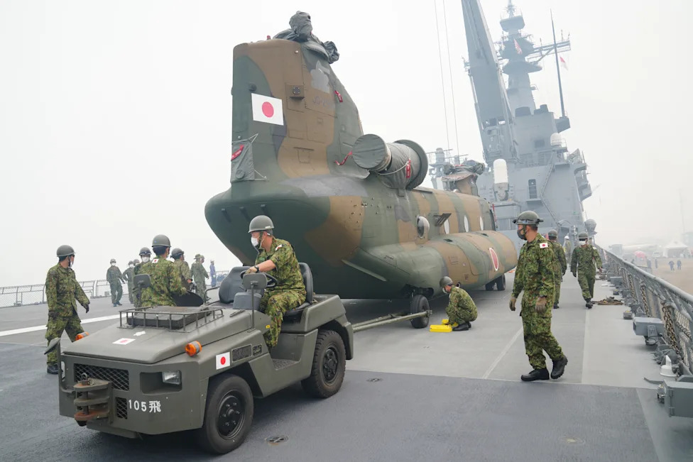 Japan Šalje Brod i Helikoptere na Borneo: JSDF Pomaže Indoneziji U Gašenju Požara I Borbi Protiv Otrovanog Dima