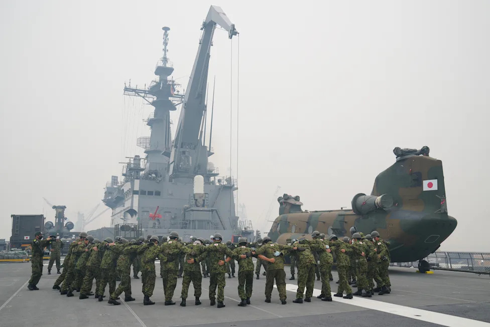 Japan Šalje Brod i Helikoptere na Borneo: JSDF Pomaže Indoneziji U Gašenju Požara I Borbi Protiv Otrovanog Dima