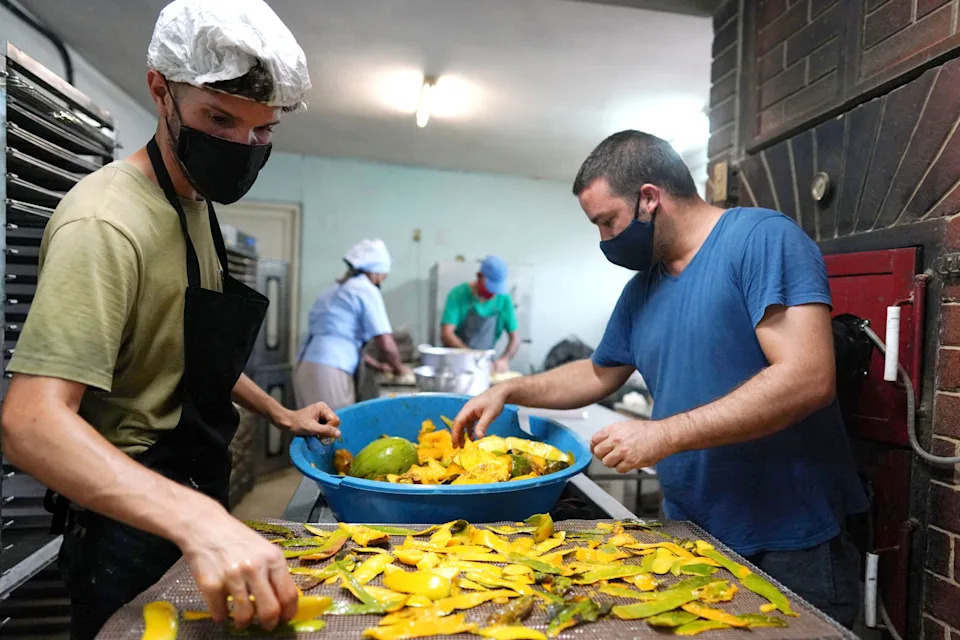 From Pizza Ovens to Trader Joe’s: Why Cuban Dried Mangoes Are Struggling To Reach U.S. Shelves