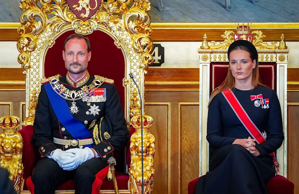 Ingrid Aleksandra (22) Preuzima Centralnu Ulogu: Škola, Dužnosti i Brzi Prelaz Norveške Monarhije