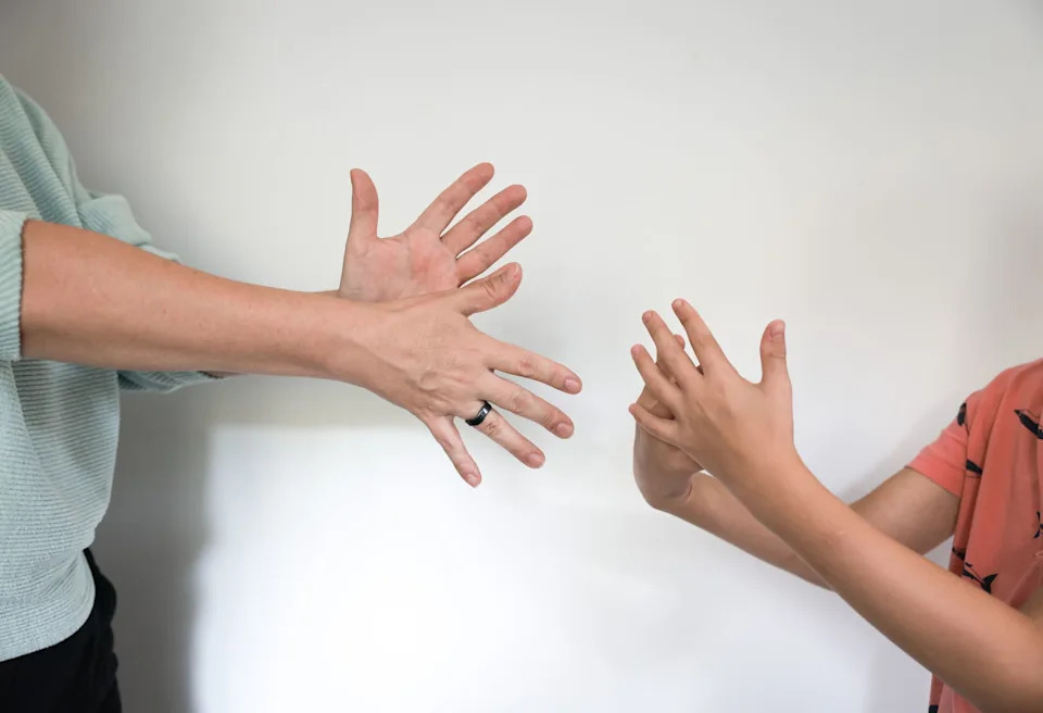 Deaf Interpreters Add ASL Overlays to Dozens of Netflix Kids’ Titles — A Behind-the-Scenes Look
