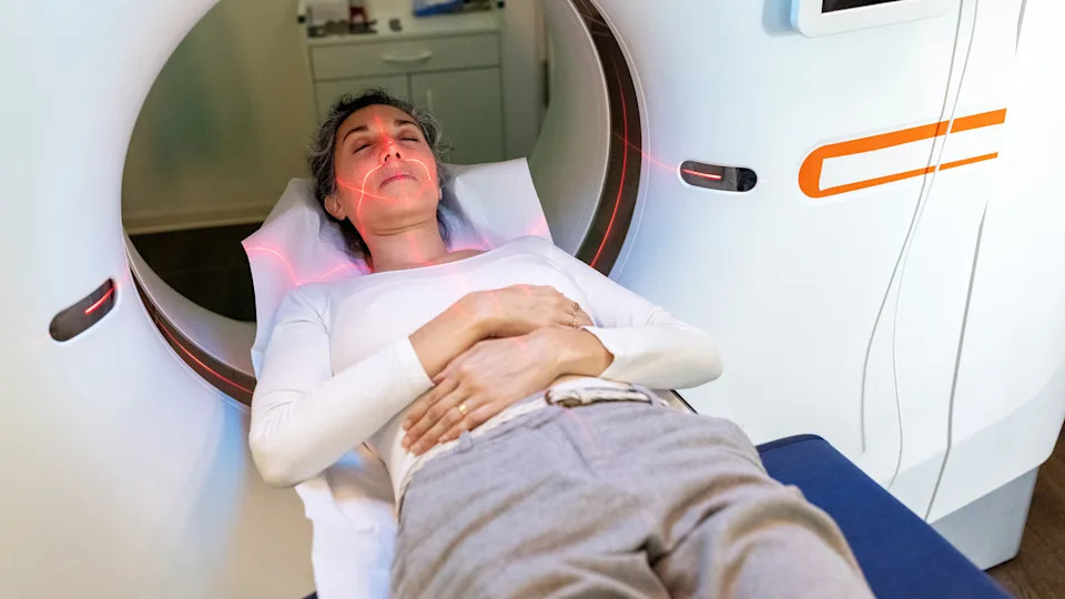 Studija: Pad sive mase mozga se privremeno „pauzira“ pred menopauzu