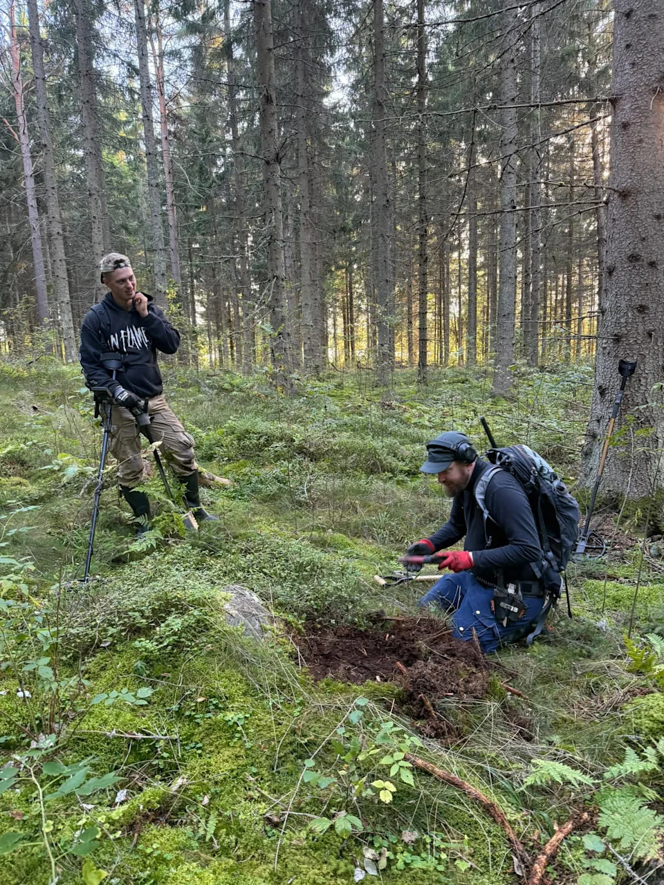 Metal Detectorist Uncovers Finland’s Largest Viking‑Age Silver Hoard — Nearly 10 Pounds of Coins and Jewelry