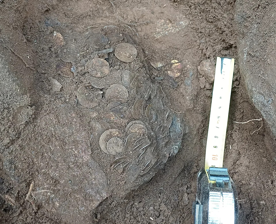 Metal Detectorist Uncovers Finland’s Largest Viking‑Age Silver Hoard — Nearly 10 Pounds of Coins and Jewelry