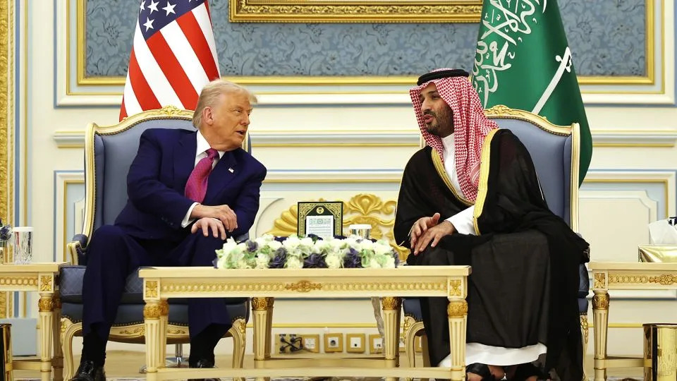 Munjeviti prodor Huta: Mocha i Perim pali — kontrola dela Bab al‑Mandeba i optužbe na račun SAD i Saudijske Arabije