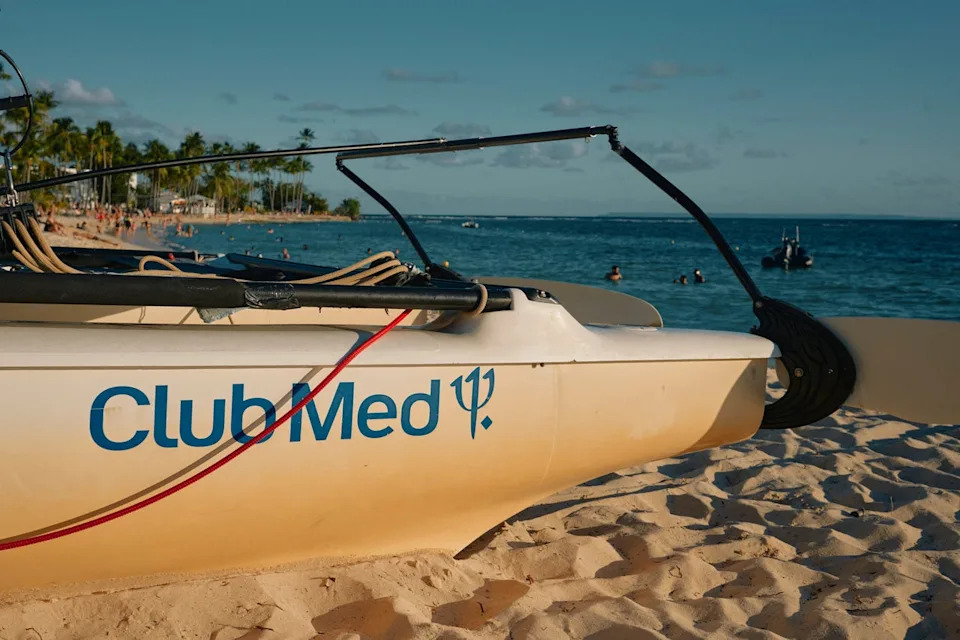 U.S. Tourist Sues Club Med After Alleged Shark Bite, Claims Delayed Care Led to Permanent Damage