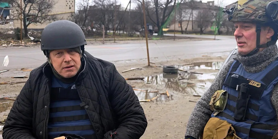 Ruski dron pogodio voz iza voza u kojem je bio Boris Johnson — incident oko 2 km od poljske granice