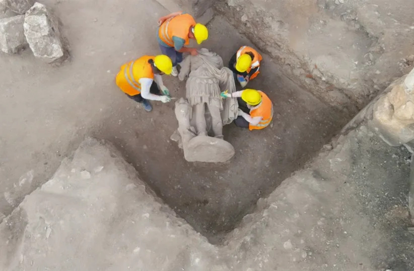 Retko Otkriće U Kibyri: Restaurirane Statue Cara Hadrijana I Carice Sabine