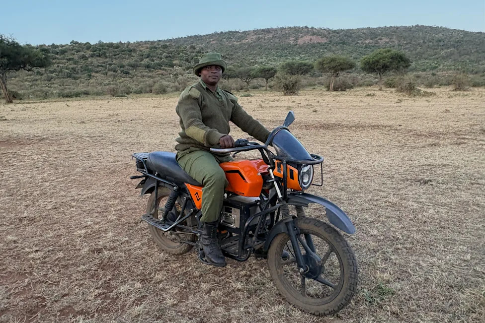 Tiha revolucija u Maasai Mari: Električni motocikli pune divljinu solarnom energijom