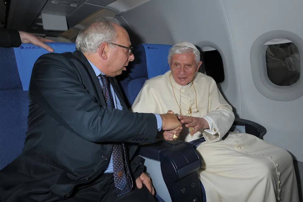Preminuo Victor L. Simpson, dugogodišnji šef rimskog biroa AP-a koji je pratio pet papa