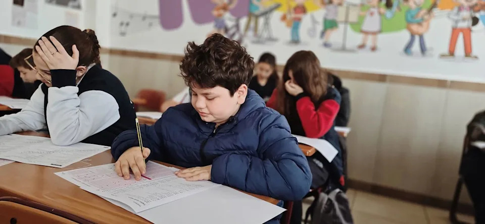 Novo istraživanje: Preterano samopouzdanje ne pomaže deci — prividna prednost je statistička iluzija