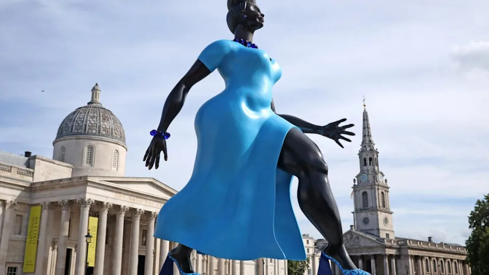 Kad je crnkinja stala na postament: „Lady in Blue“ Tschabalale Self izaziva divljenje i polemike u Londonu