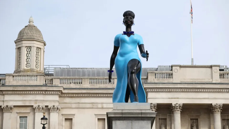 Kad je crnkinja stala na postament: „Lady in Blue“ Tschabalale Self izaziva divljenje i polemike u Londonu