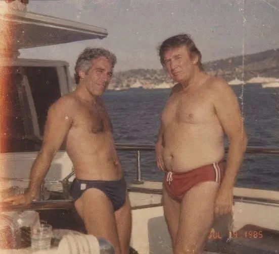 Provera činjenica: Lažne AI-slike navodno prikazuju Trumpa i Epsteina na jahti (14. jul 1985.)