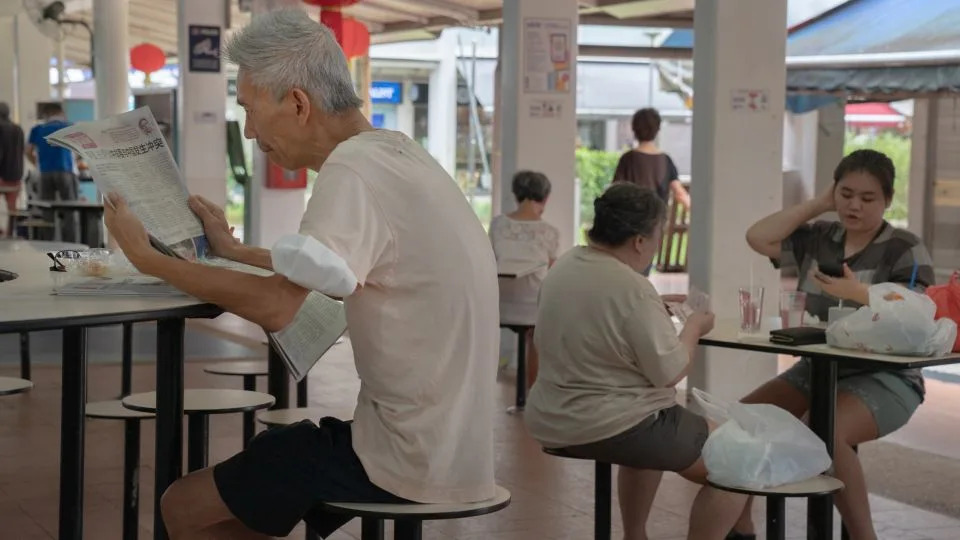 Singapur Plaća Građane Da Čitaju — Da Li Novac Može Pobediti „Brain Rot