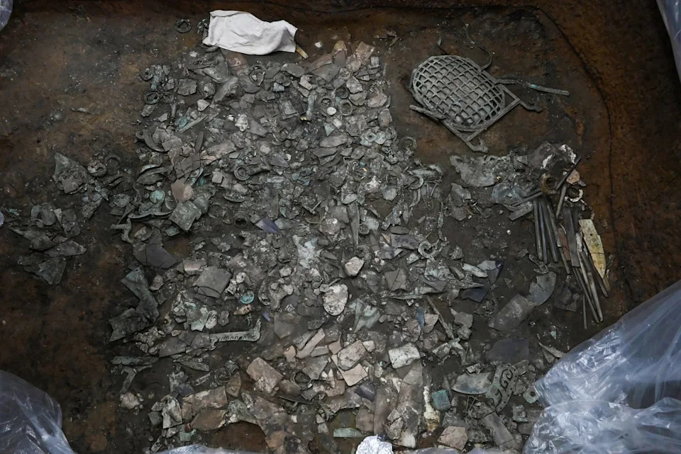 Sekira Od Meteorskog Gvožđa Otkrivena U Sanxingduiju — Rani Dokaz 'Nebeškog' Metala U Jugozapadnoj Kini