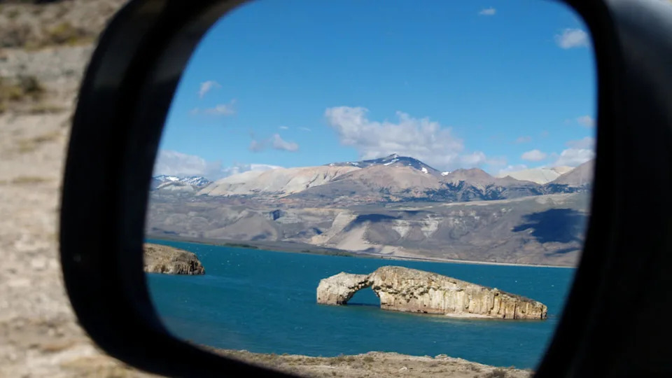 Iz svemira: Neobični kopneni most razdvaja dve kontrastne jezera u Patagoniji